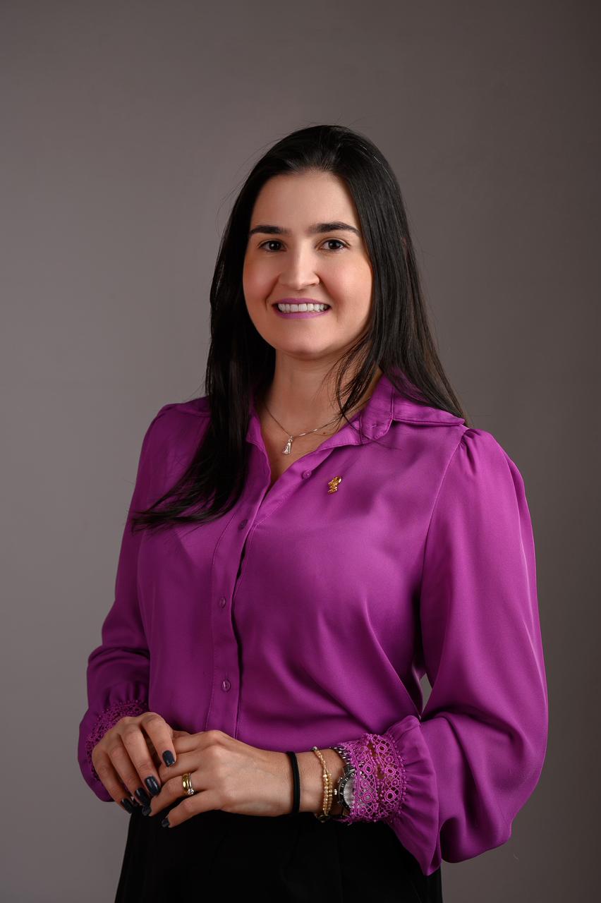 Prof.ª Dra. Veridiana Galetti de Rezende — Coordenadora da Pós-Graduação